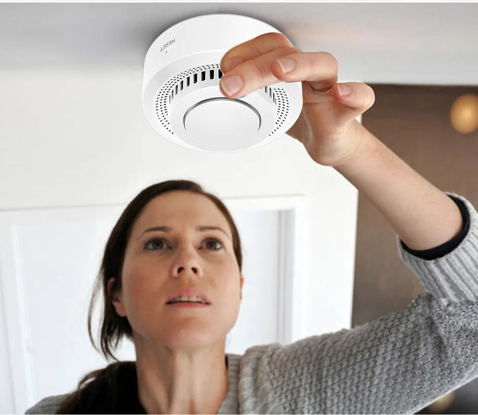 Tuya ZigBee Smart Smoke Detector Security Protection Smoke Alarm Fire Protection For Home Security System Via Smart Life App